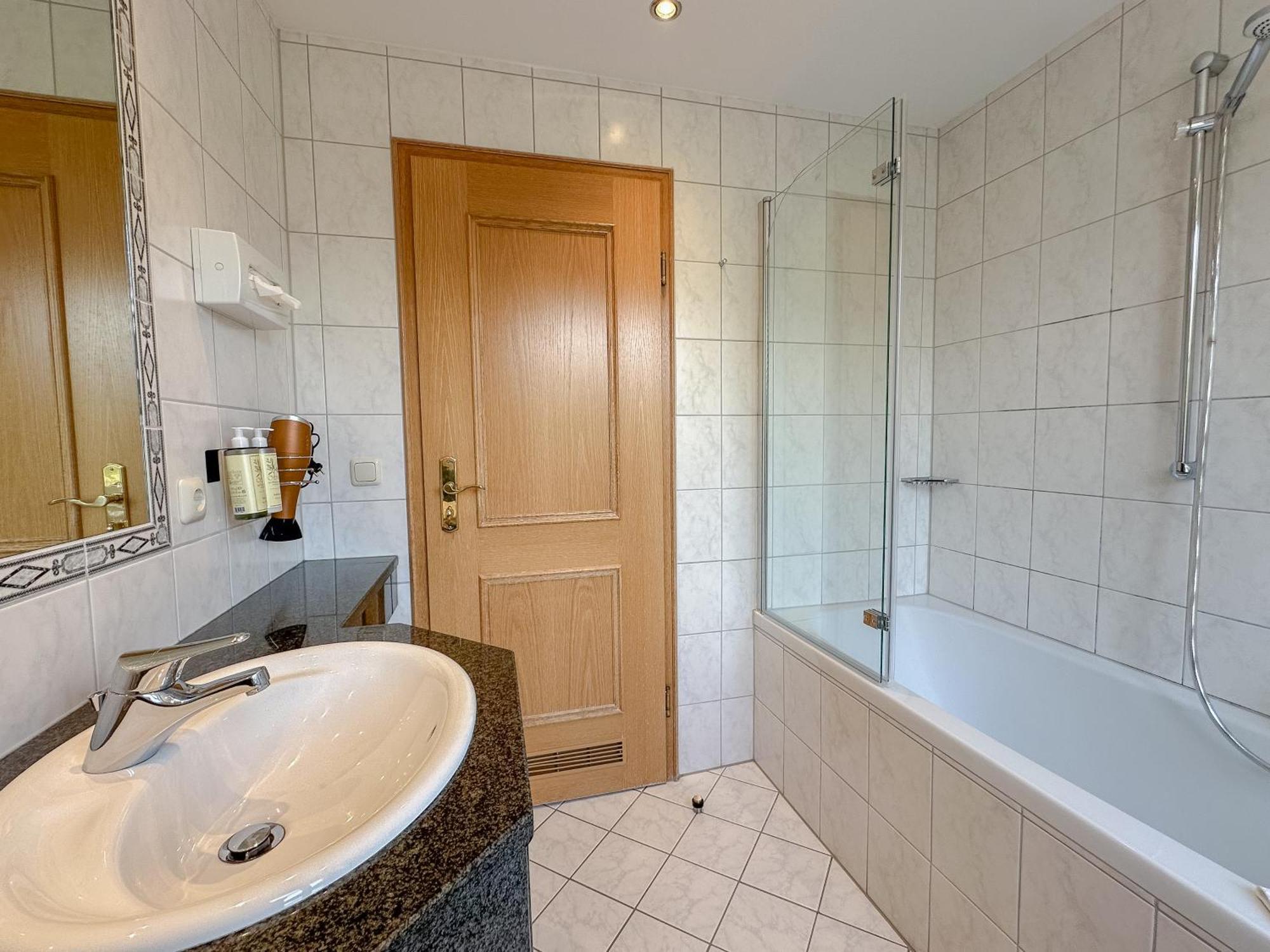 Hotel Gasthof Alter Wirt Farchant Exterior foto